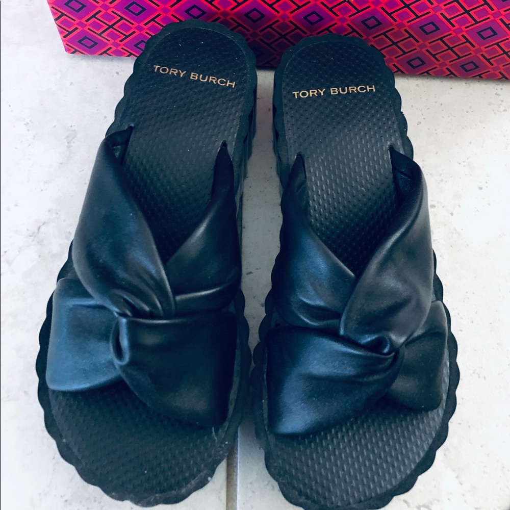 TORY BURCH KNOTTED SCALLOP LEATHER SLIDE SANDAL